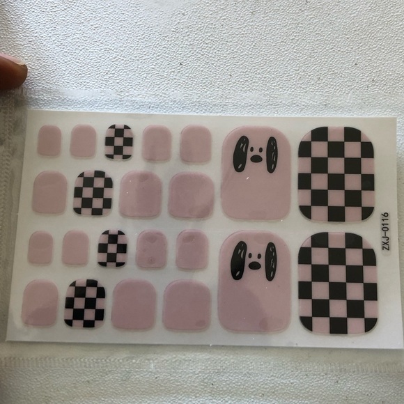 🦶🏽2/$8 Adorable blush and black puppies and checkers toe nail wraps - Picture 2 of 7